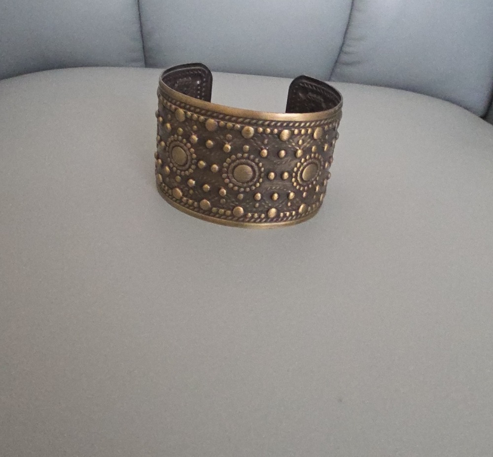 Vintage-Inspired Brass Cuff Bracelet - Brown/Gold